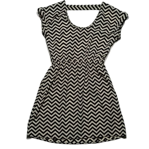 NWT Candie's Chevron Open Back Skater Dress - Picture 5 of 7